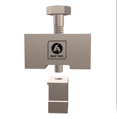 Dispositivo de sujeción metálico con tornillo de presión y base desmontable, utilizado para fijar o alinear piezas.