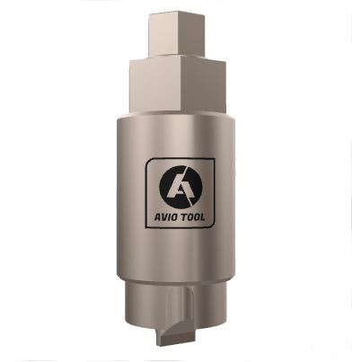 Acople cilíndrico metálico cortado en su base.