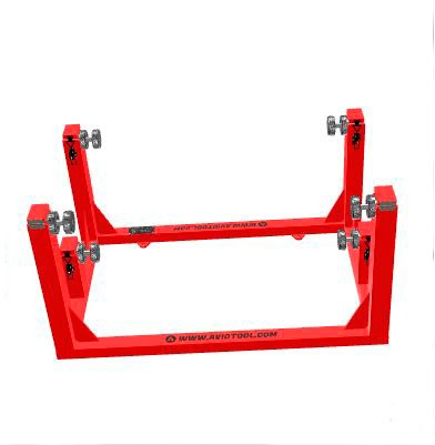 Soporte metálico rojo para montaje de componentes mecánicos.